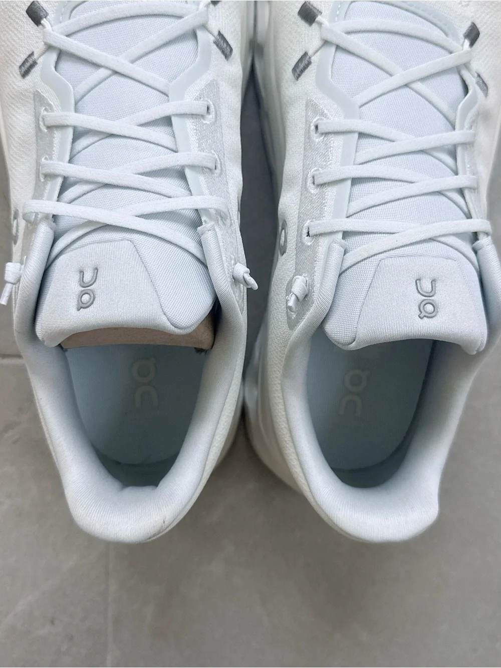 NIB ON CLOUDTILT SNEAKERS Arctic / Ice